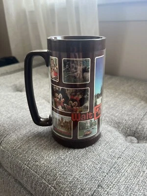 Taza de coleccionista de plástico vintage de 6" de Walt Disney World Magic Kingdom años 70 Foto 1 de 4
