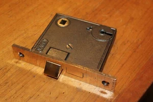 Antique Refurbished Yale & Towne #1620 Cast Bronze Face Keyhole Mortise R-25 - Picture 1 of 8