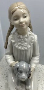 NAO Lladro “GIRL WITH PUPPY" Porcelain Figurine Spain DAISA 7.5" Tall - Picture 1 of 11