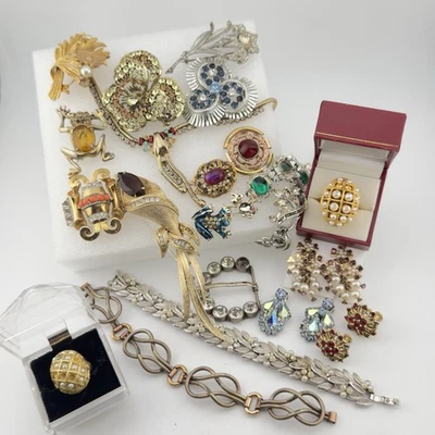 Vintage SIGNED Art Deco RHINESTONE Jewelry 23 Pieces Repair Harvest Craft Lot - Image 1 of 4