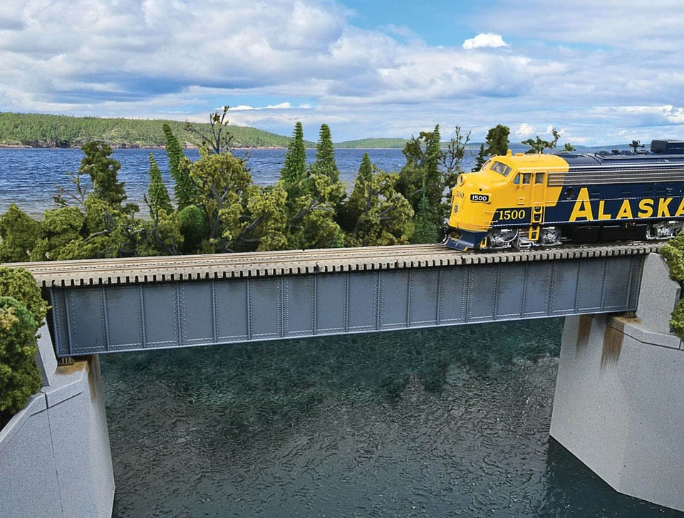 Walthers Cornerstone HO Scale 90ft. Single Track Railroad Deck Girder Bridge - Image 1 of 1