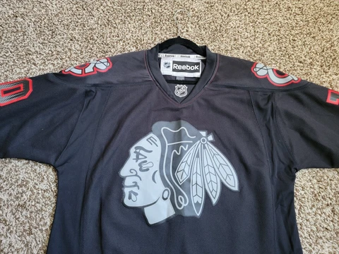 Chicago Blackhawks Patrick Sharp Reebok Jersey Adult Size small-mint Cover