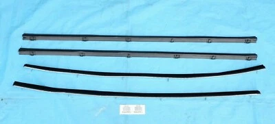 DAIHATSU F70 TAFETÁN ROCOSO TIRA CLIMÁTICA GOMA VIDRIO JUEGO DE CINTURÓN DE PUERTA NUEVO Foto 1 de 4