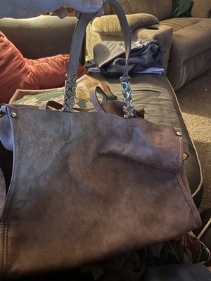 Encantador bolso grande Charlie con correa para el hombro y el cuerpo cruzado Foto 1 de 2