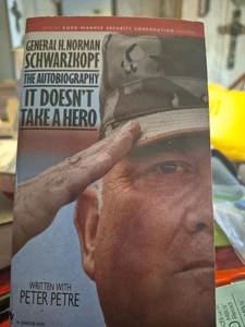 It Doesn't Take a Hero : General H. Norman Schwarzkopf: The Autobiography - Picture 1 of 3