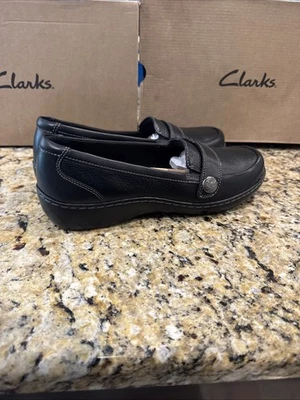 Clark's Woman's Cora Daisy Black Tumbled / Size 9 - Image 1 of 4