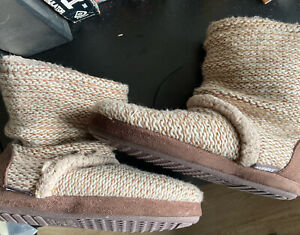 MUK LUKS Women’s House Slipper Boots Booties Size 7-8 Faux Fur Crochet Acrylic