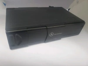 Mercedes Benz CD Changer 203 820 3889 with magazine - Foto 1 di 3