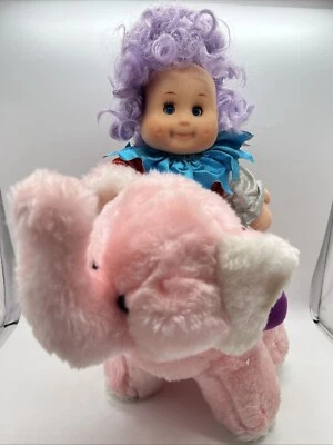 Muñeca bebé circo con peluche de elefante rosa vintage 1979 de Uneeda Foto 1 de 4