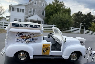 Road Champs, 1953 Chevrolet, грузовик-мороженое с хорошим юмором - масштаб 1:43 - Изображение 1 из 4