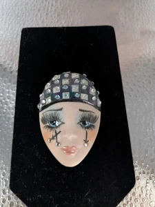 Vintage Brooch Hand-Painted Lady Crying On Porcelain Rhinestones Signed Mee - Picture 1 of 4