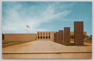 Postcard the Eisenhower museum, Abilene, Kansas - Imagen 1 de 2