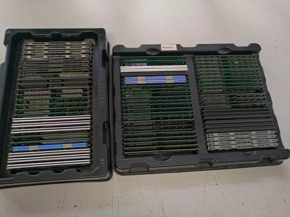 Unifosa ValueRAM 2GB (2x1GB) DDR2-800 (400 MHz) PC2-6400 GU342G0ALEPR692C6CE - Immagine 1 di 1