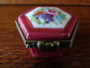 PILLENDOSE PILLENDOSE PORZELLAN KUNST VON LIMOGES BLUMENDEKOR NR. 18 - Bild 1 von 5