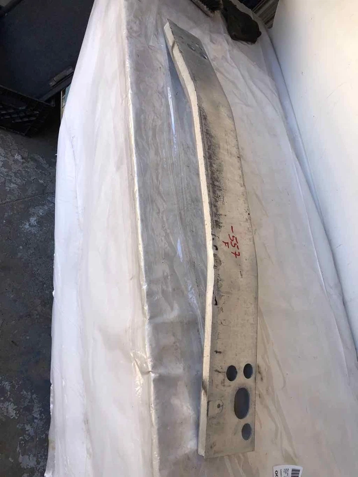 Parachoques delantero Nissan Leaf 2011 barra frontal de impacto amortiguador de metal hatchback OEM Foto 1 de 4