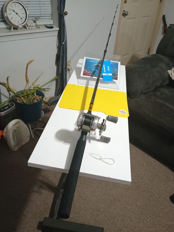 Удилище рыболовное для заброса приманки Shimano FX 7 футов среднее 8-17 фунтов и катушка Corsair CS 2000 - Изображение 1 из 4