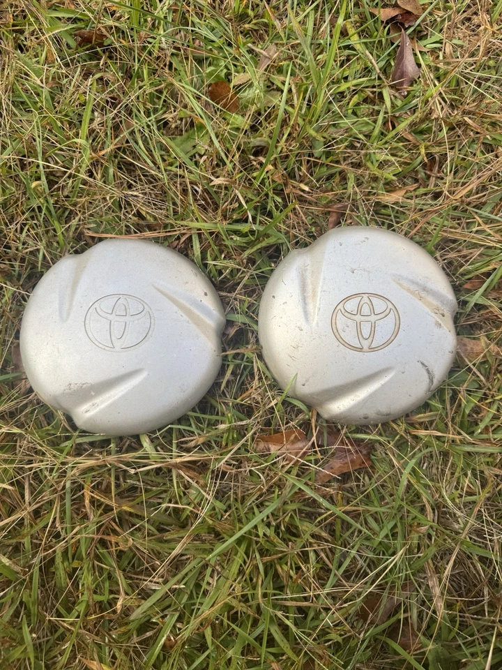 Tapacubos centrales plateados de fábrica Toyota Tundra 2000-2006 2 piezas Foto 1 de 1