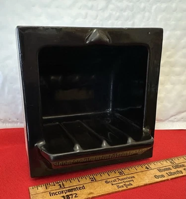 Jabonera de cerámica empotrada vintage *negro brillante* de 4-1/8" de Fairfacts, Foto 1 de 4