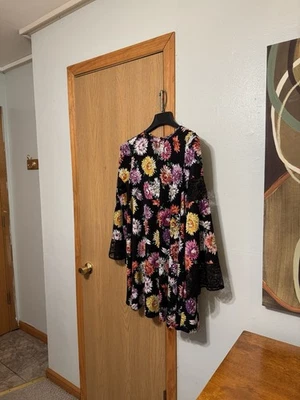 ASOS Size 6 w/Floral Print Above-Knee Tunic Shift Dress w/Bell Sleeves - EUC - Image 1 of 4