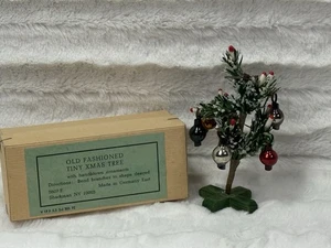 Pequeño árbol de Navidad antiguo de colección con adornos soplados a mano con caja (DEFECTO - LEER) - Imagen 1 de 9