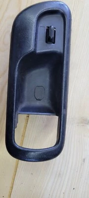 Bisel de manija del panel de la puerta trasera derecha Acura Integra 4 puertas 1994-2001 OEM  Foto 1 de 4