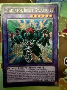 RA03-DE198 Gladiatorenungeheuer Gyzarus Platin Secret Rare 1. YuGiOh - Bild 1 von 1