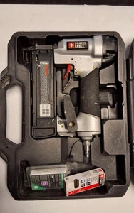Clavadora con acabado neumático Porter Cable modelo PIN138 tipo 1 usada - Imagen 1 de 5