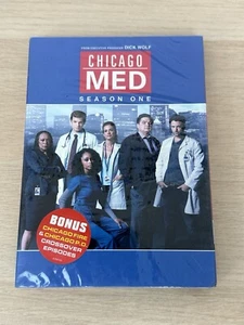Chicago Med - Season One 1 (2015-2016) DVD 2016 5-Disc Set w/ Slipcover NEW - Foto 1 di 6