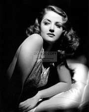 ACTRESS MARTHA VICKERS - 8X10 PUBLICITY PHOTO (DD448)