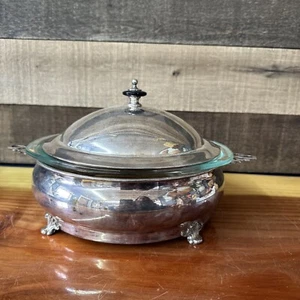 Vintage 1.5 quart Pyrex Glass Bowl & Silver Plated Stand & Cover - Picture 1 of 7