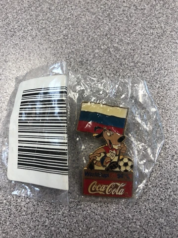 Russia - 1994 World Cup USA Coca Cola Soccer Pin (NEW) Cover