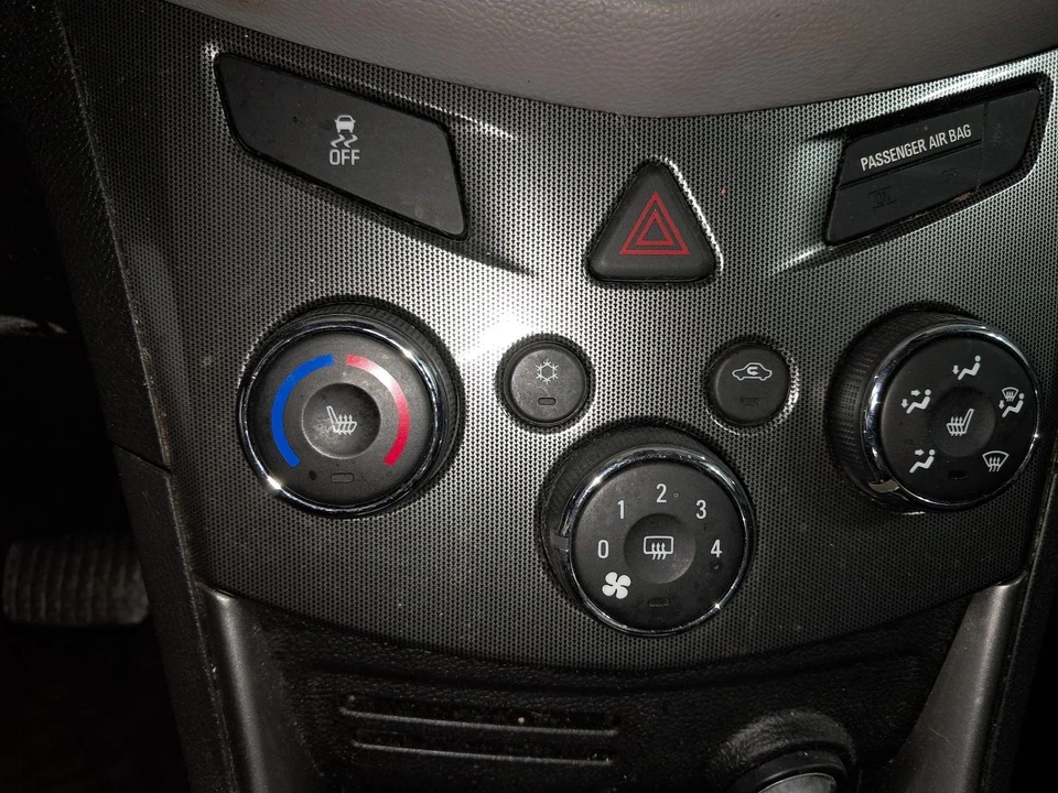 Used A/C Selector Switch fits: 2016 Chevrolet Trax w/heated seat opt KA1 LTZ Gra - Image 1 of 4