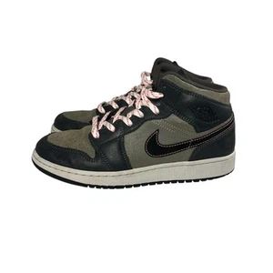 Nike Air Jordan 1 Mid SE FQ8341-017 Gray Basketball Shoes Sneakers Boys Size 6.5 - Picture 1 of 9