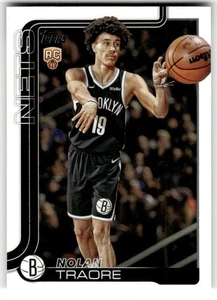 Tarjeta insignia de baloncesto de la NBA Topps Nolan Traore Rookie RC 2025/26 #219 Nets - Imagen 1 de 2