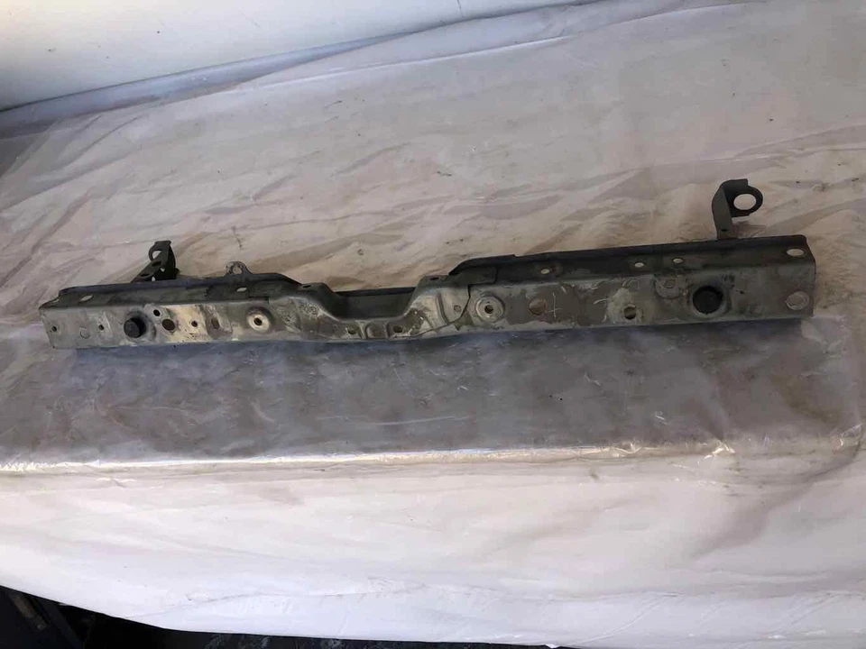 Nissan Leaf 2011 2012 parachoques delantero refuerzo viga de metal hatchback fabricante de equipos originales Foto 1 de 4