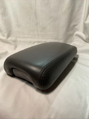 Tapa reposabrazos consola central Pontiac Bonneville 2000 2001 2002 2003 2004 2005 Foto 1 de 4