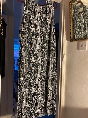 Dress size 30 black & white stretchy plisse style cool fabric sleeveless perfect - Image 1 of 4