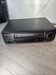 EMERSON EV598 VCR VHS Lettore Cassette 4 Testine Tracciamento Digitale Testato Funzionante - Foto 1 di 6