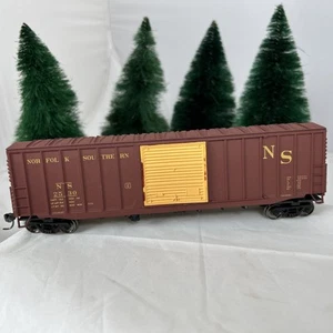 Accurail 5654 Norfolk Southern 50’ Ext. Post Boxcar #2530 HO - Picture 1 of 7