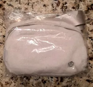 NWT LULULEMON EVERYWHERE BELT BAG PLUSH FLEECE. BONE / SILVER - Picture 1 of 7