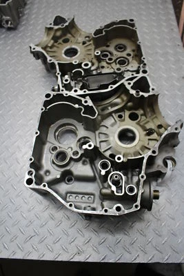 2005 SUZUKI SV650 ENGINE MOTOR CRANKCASE CRANK CASES BLOCK - Image 1 of 4