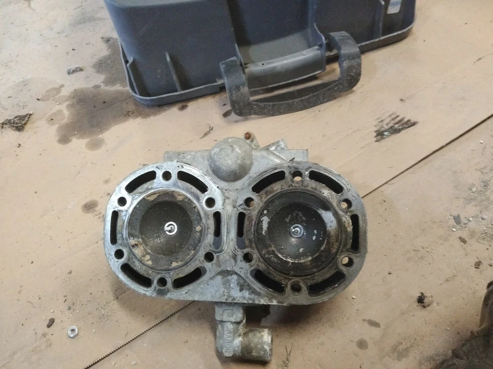 Головка блока цилиндров 1995 Yamaha vmax 500 - Изображение 1 из 1