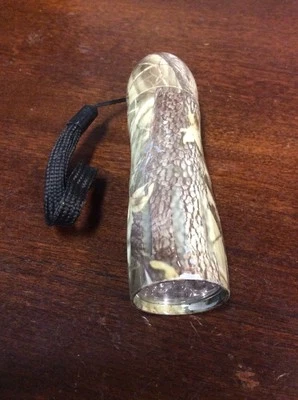 Camouflage LED Metal Mini Flashlight Uses 3 AAA Batteries GnusedTools - Image 1 of 4