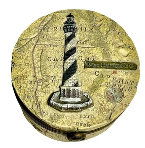 Caja de baratijas de recuerdo de resina redonda diseño mapa faro Cape Hatteras 3" - Imagen 1 de 7