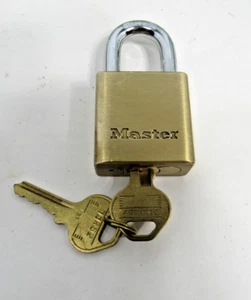 Lucchetto Master Lock modello 575DPF corpo solido larghezza 38 mm corpo in ottone massiccio - Foto 1 di 4