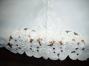 SCHÖNE RND. CUTWORK SPITZE TISCHDECKE, 66" X 68", MIT 6 LGE. PASSENDE SERVIETTEN - Bild 1 von 11