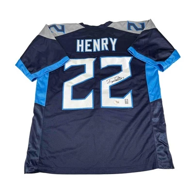 Camiseta de fútbol americano réplica autografiada por Derrick Henry Beckett de los Tennessee Titans Foto 1 de 4