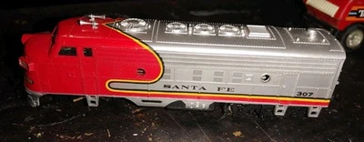Bachmann Santa Fe 307 Diesel HO Locomotive - Many Trains & Accessories Available - Image 1 of 4