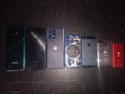 Lot of 7 Untested Mobile Phones: IPhones, Motorola, Samsung, IPod **READ DESC** - Image 1 of 3
