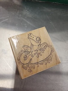 Stampendous PEN PATTERN FROG ON A LILY PAD Wood Mount Rubber Stamp - Picture 1 of 3